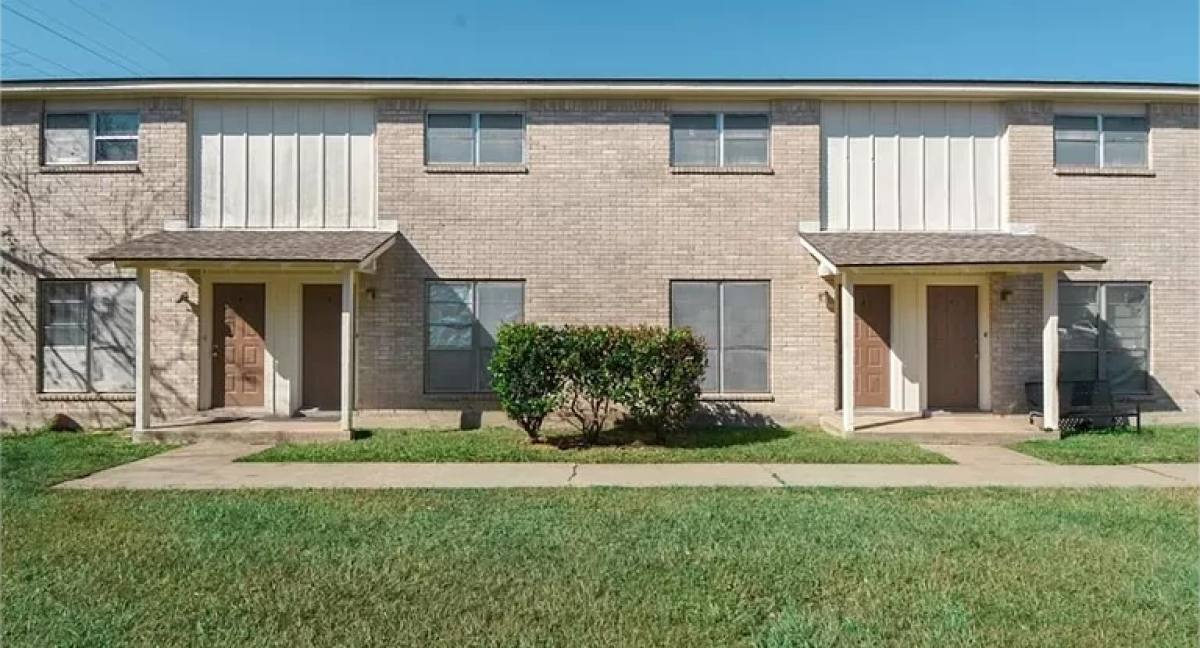 Townhouse for rent at 127 Regency Ave #D, Victoria, TX 77904