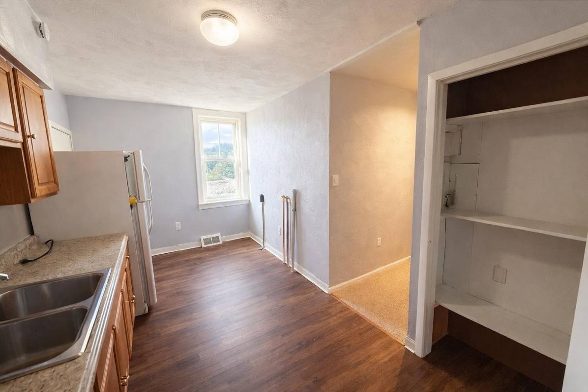 Apartment for rent at 925 Broadway Ave #A, East Butler, PA 16029