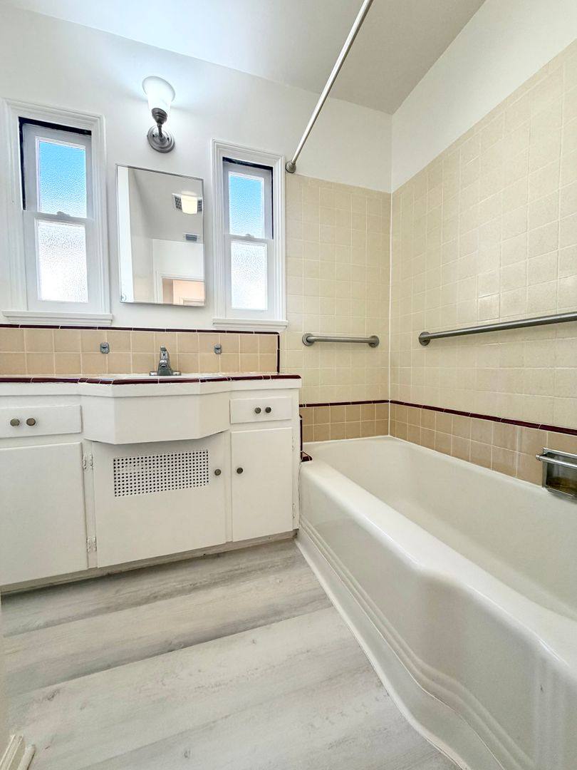 Apartment for rent at 1508 - 1512 W Huntington Dr, Alhambra, CA 91801