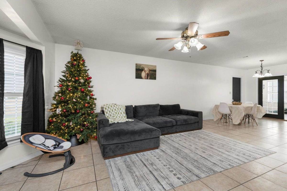House for rent at 400 Brown Place, Crestview, FL 32539