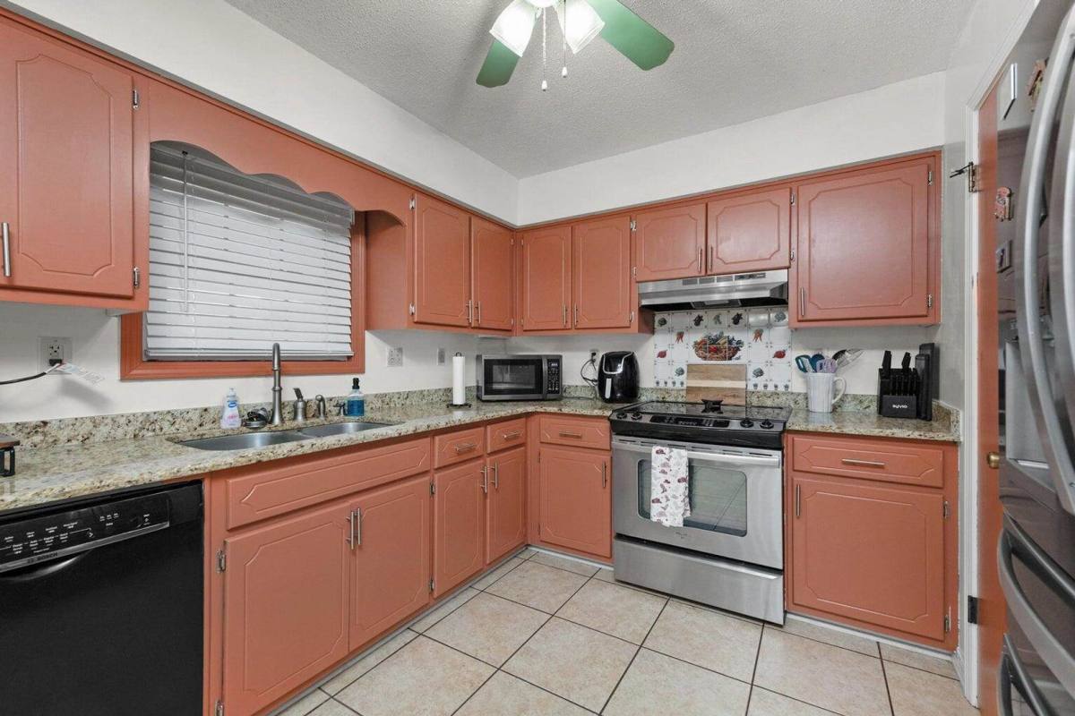 House for rent at 400 Brown Place, Crestview, FL 32539