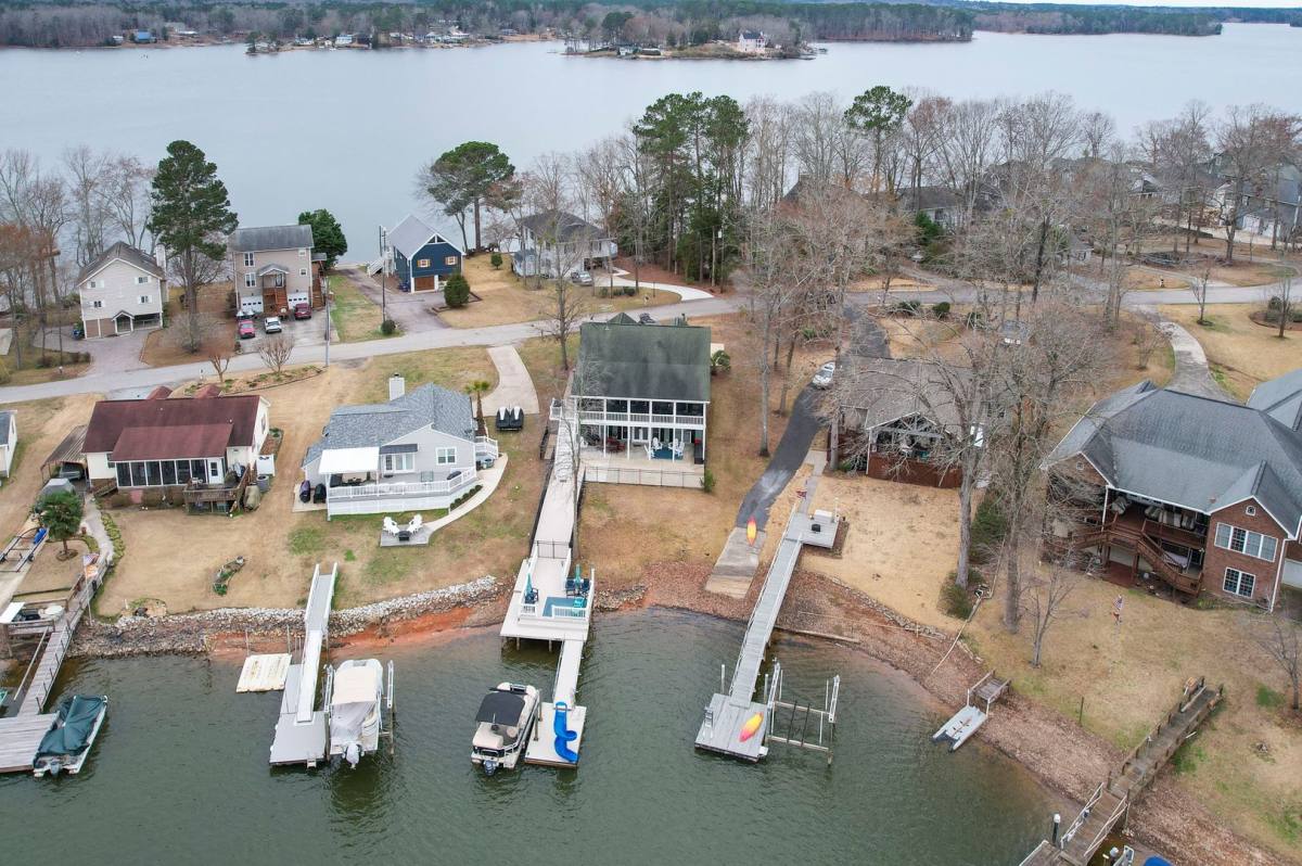 House for rent at 215 Mariners Pointe Rd, Prosperity, SC 29127