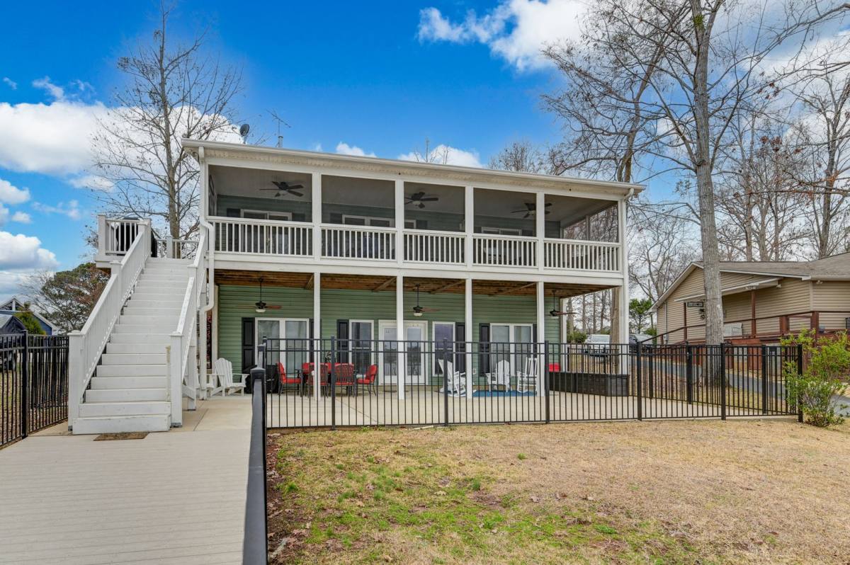 House for rent at 215 Mariners Pointe Rd, Prosperity, SC 29127