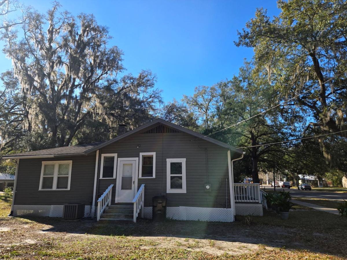 House for rent at 107 NE 15th St, Gainesville, FL 32641