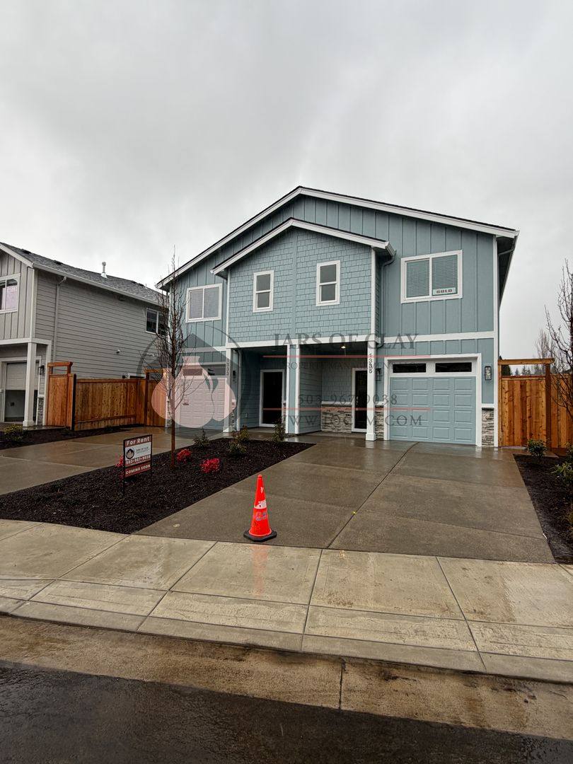 Apartment for rent at 1333 1335 Oppek St NE, Salem, OR 97303