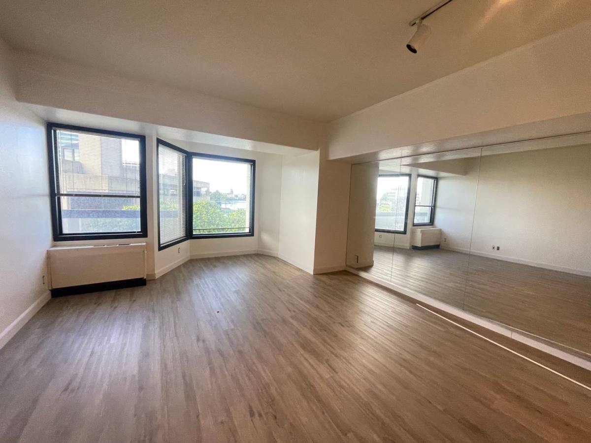 Apartment for rent at 6363 Christie Ave, Emeryville, CA 94608