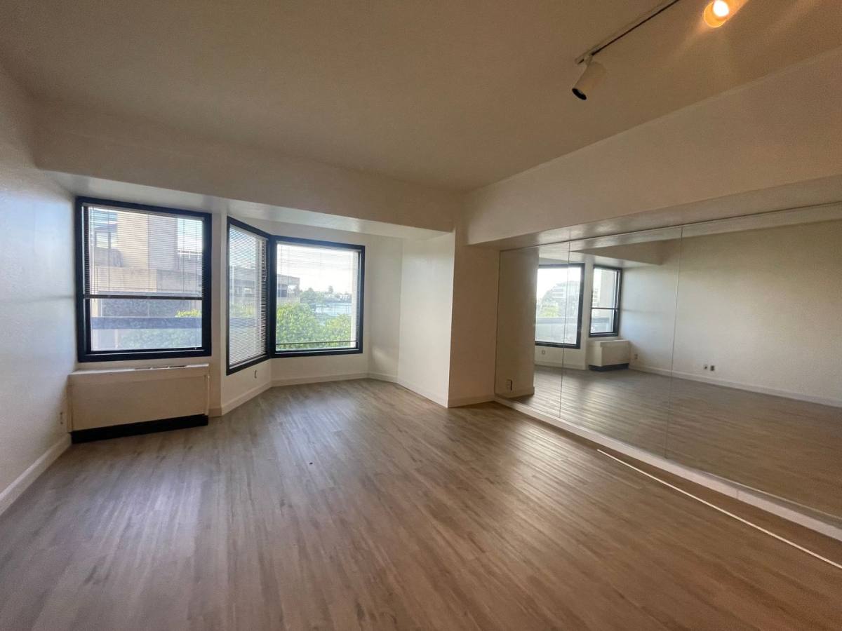 Apartment for rent at 6363 Christie Ave, Emeryville, CA 94608