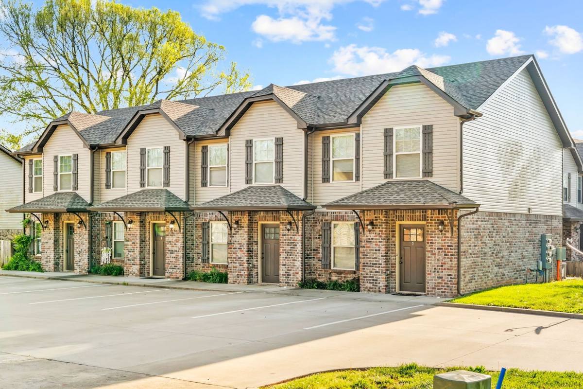 Apartment for rent at 1760 Spring Water Dr, Clarksville, TN 37040