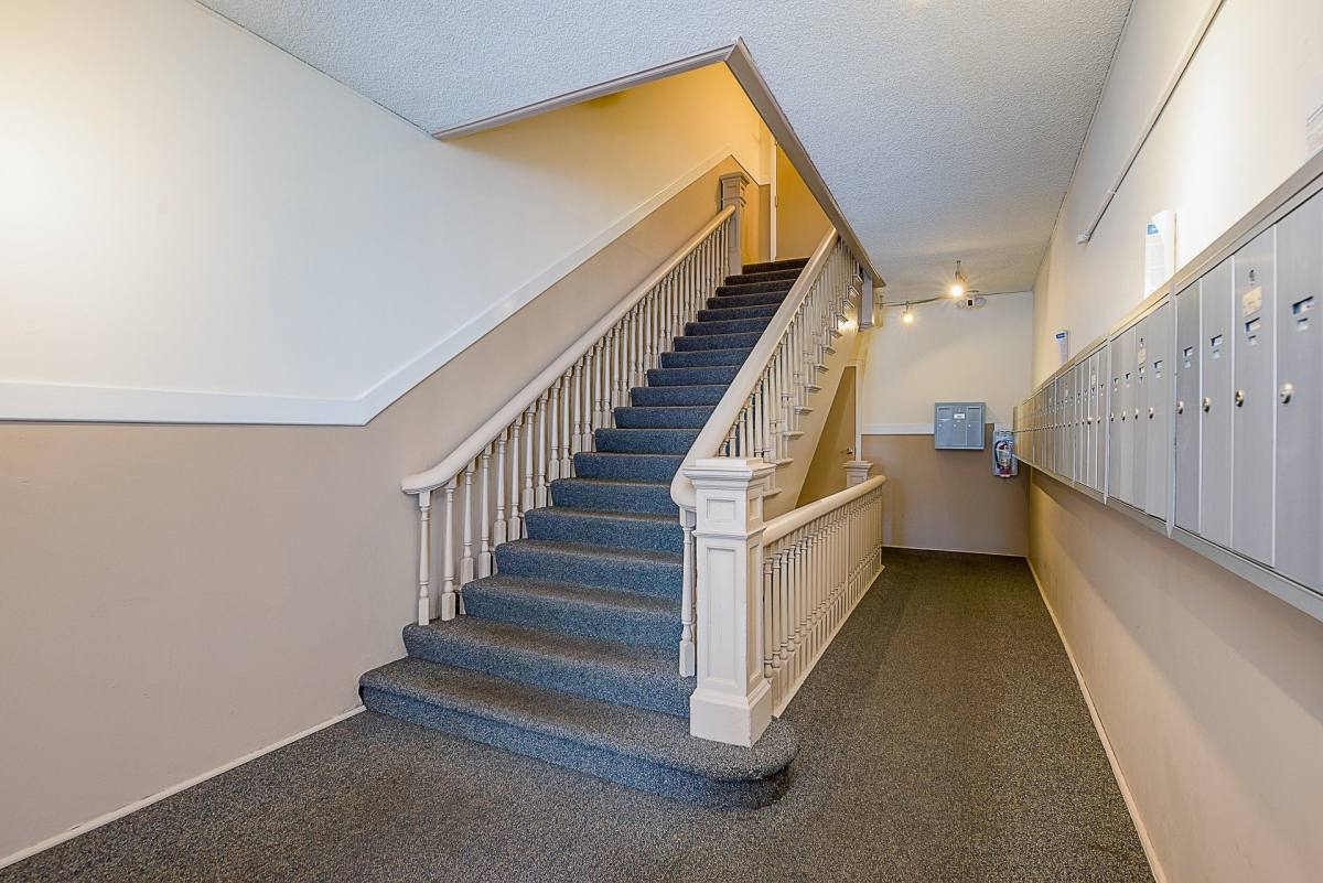 Apartment for rent at 23 W Galer St, Seattle, WA 98119