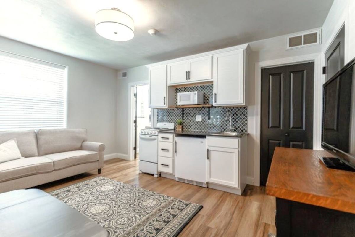 Apartment for rent at 101 N Rose St, Elmwood, IL 61529