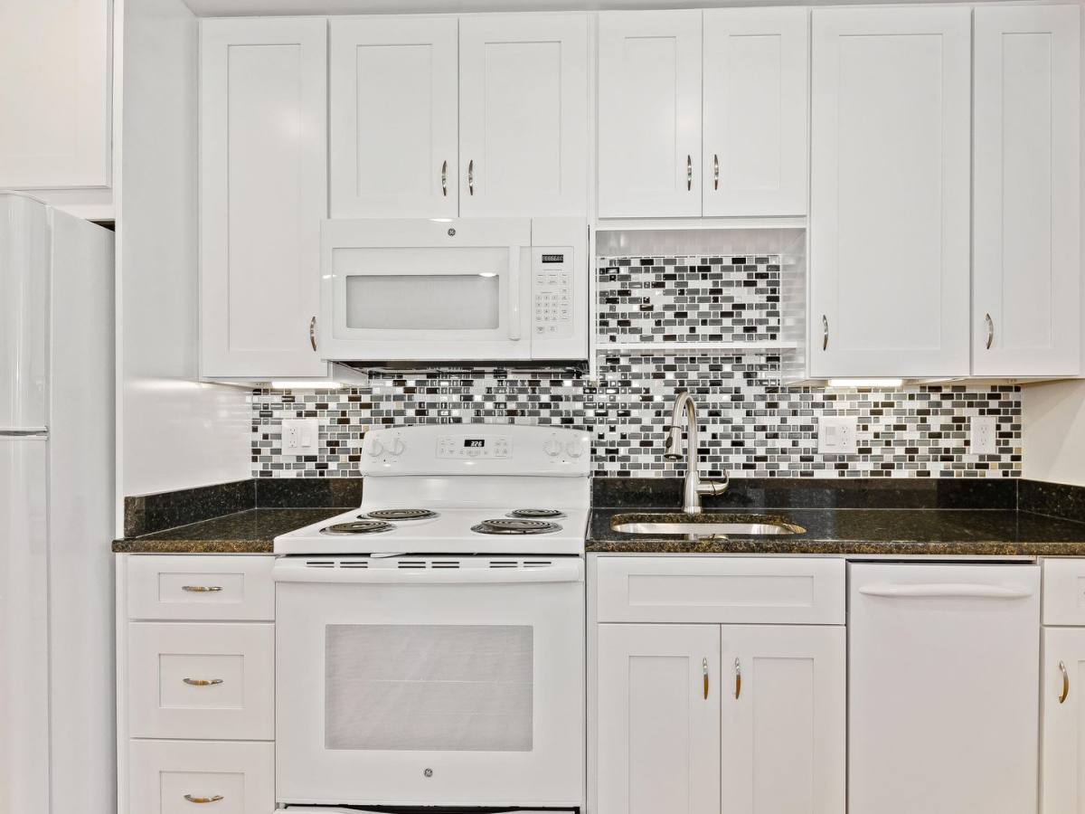 Condo for rent at 1925 M St NE, Washington, DC 20002