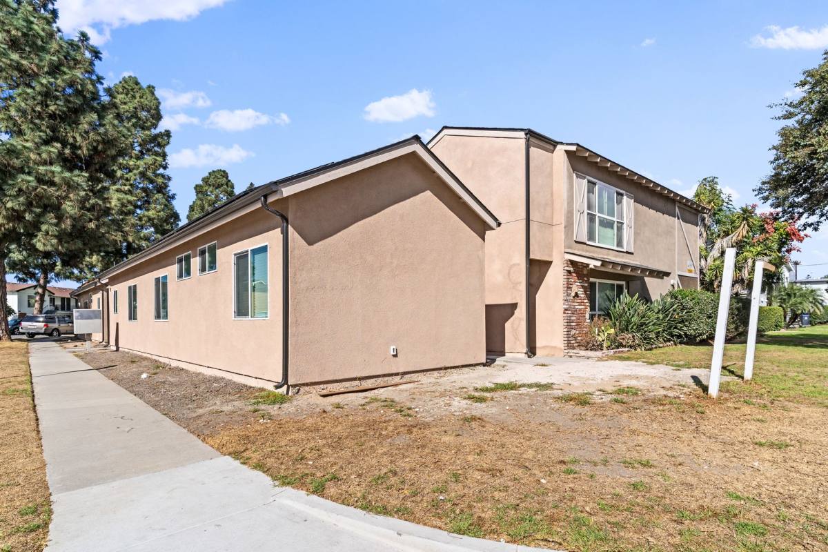 Apartment for rent at 12602 Kensington Lane, Garden Grove, CA 92840