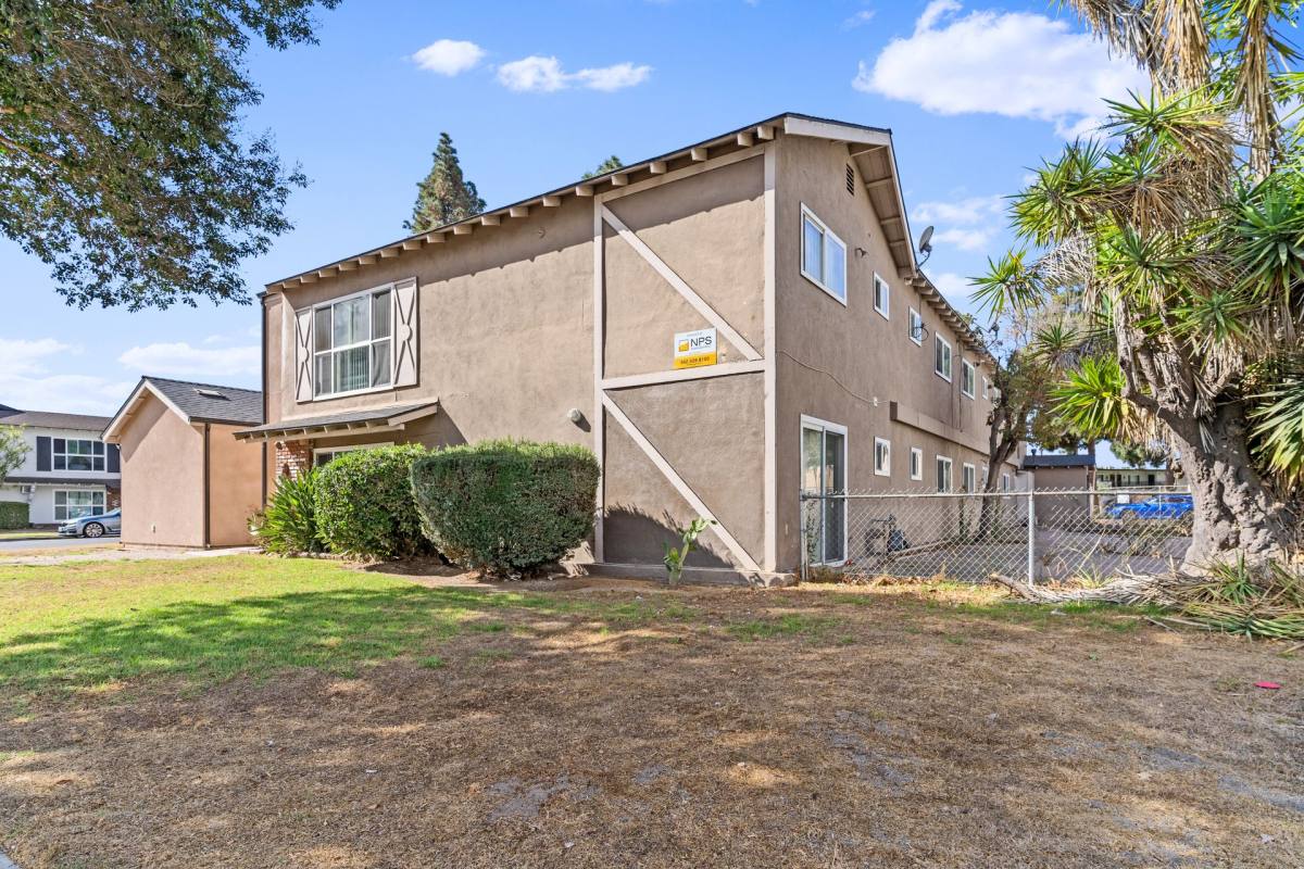 Apartment for rent at 12602 Kensington Lane, Garden Grove, CA 92840