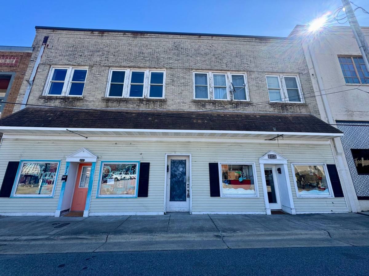 Apartment for rent at 212 N Martin Luther King Jr Dr, Elizabeth City, NC 27909