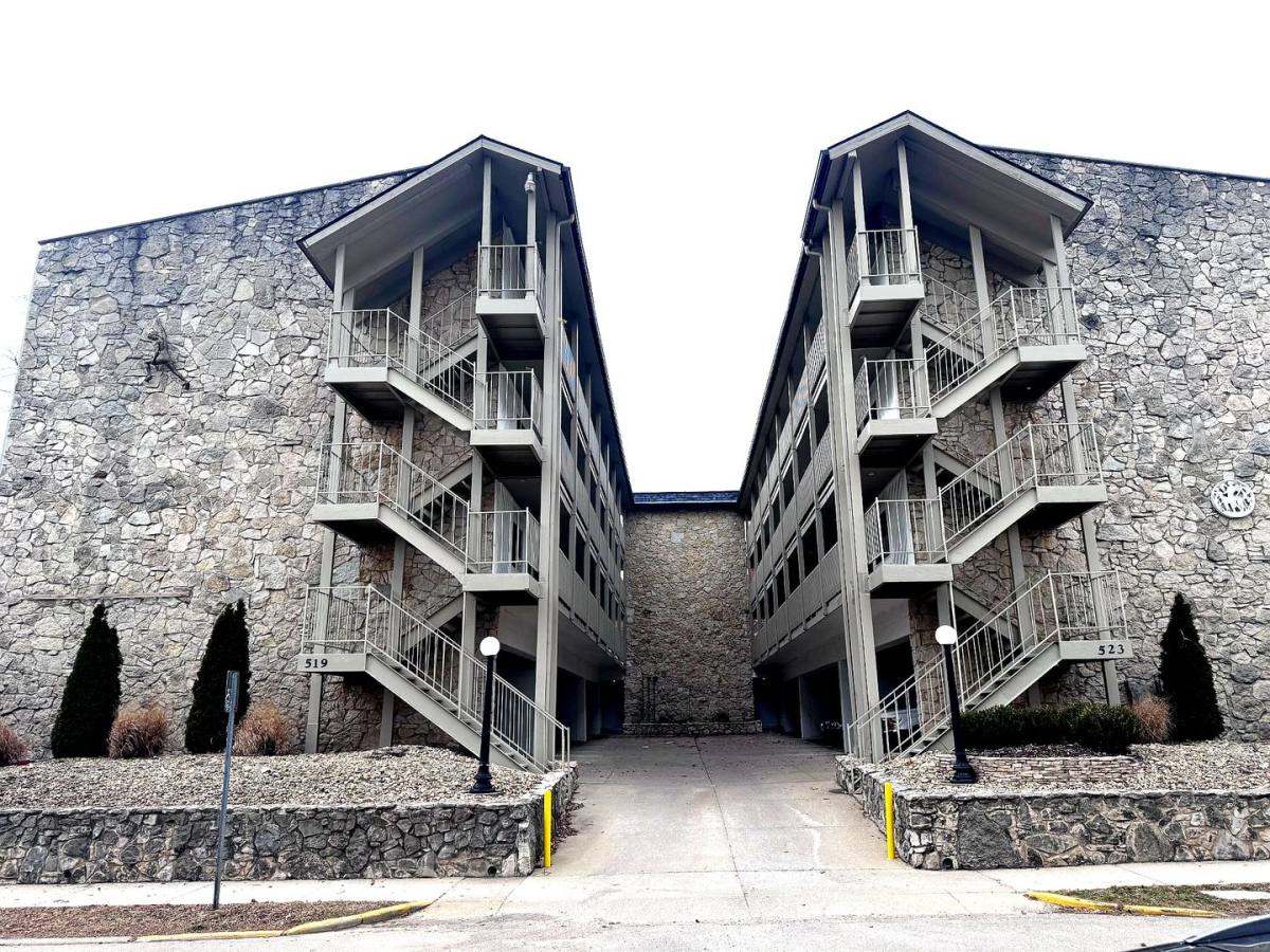 Apartment for rent at 519-523 N Lincoln St, Bloomington, IN 47408
