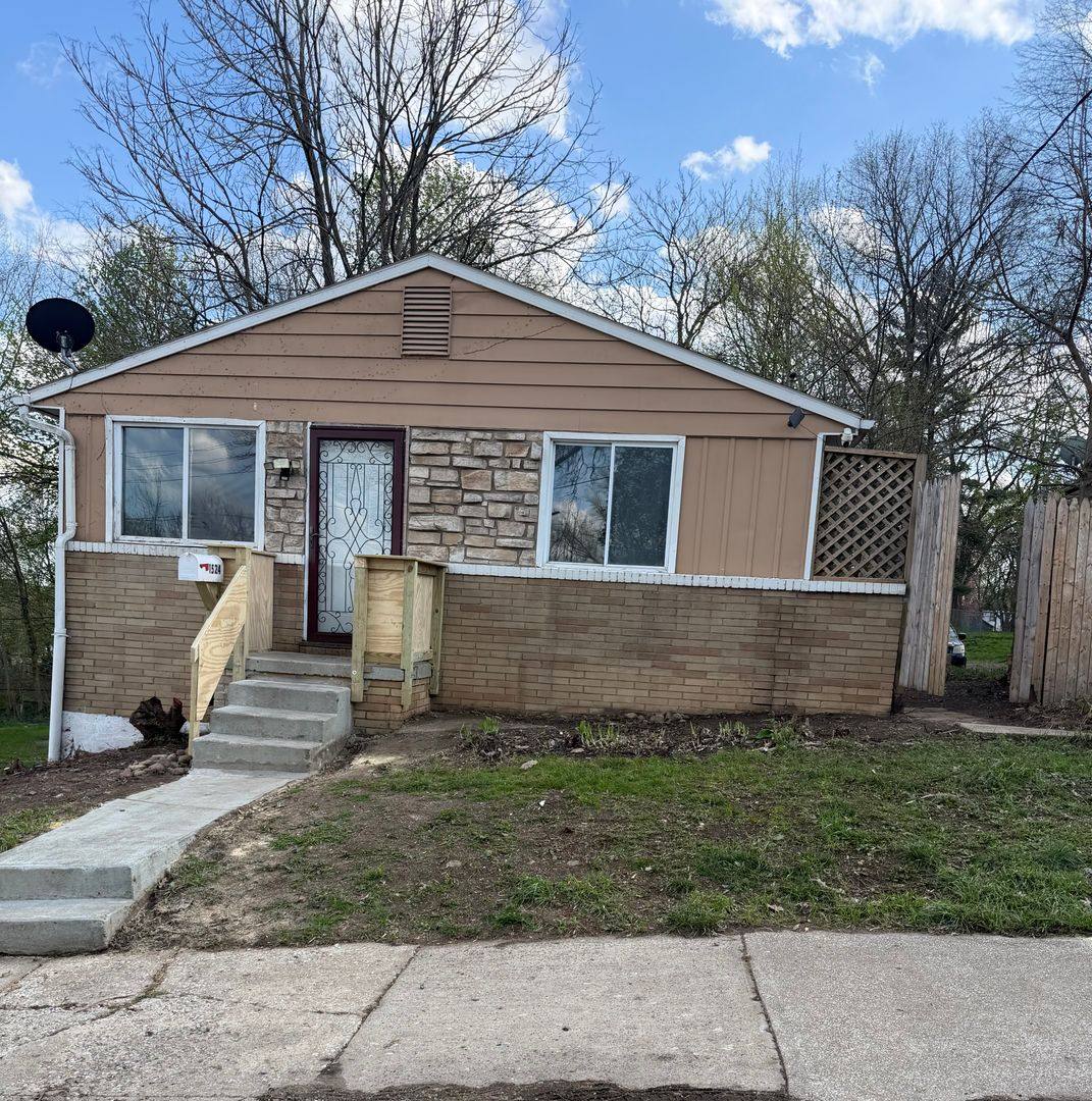 House for rent at 1524 Parkhill Place NE, Canton, OH 44705