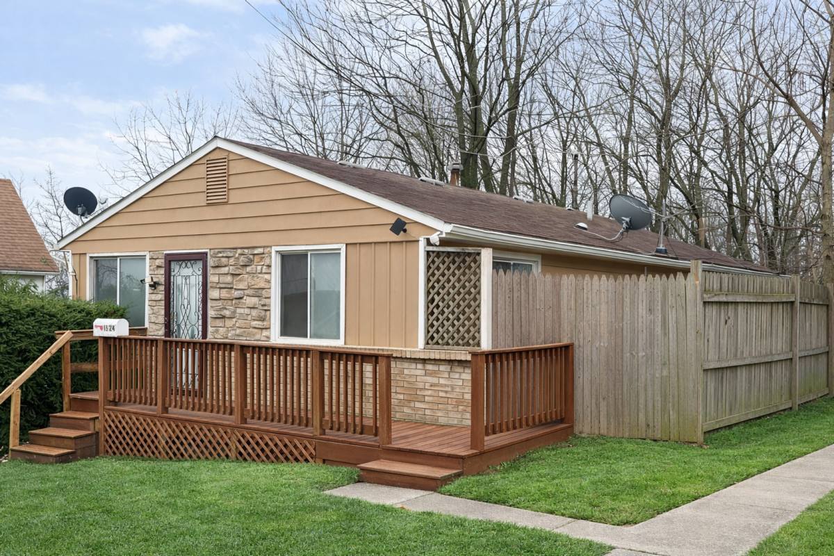House for rent at 1524 Parkhill Place NE, Canton, OH 44705