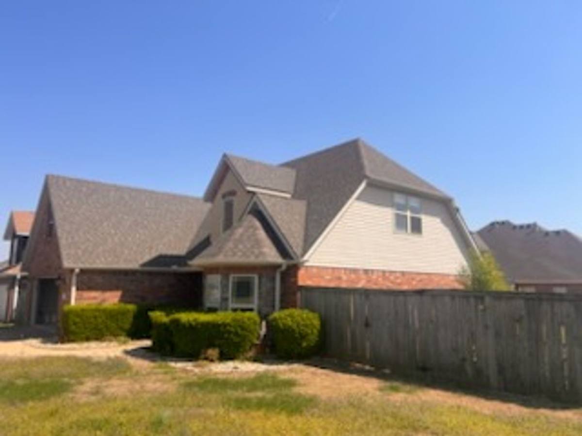 House for rent at 711 Saddlehorn Dr, Centerton, AR 72719