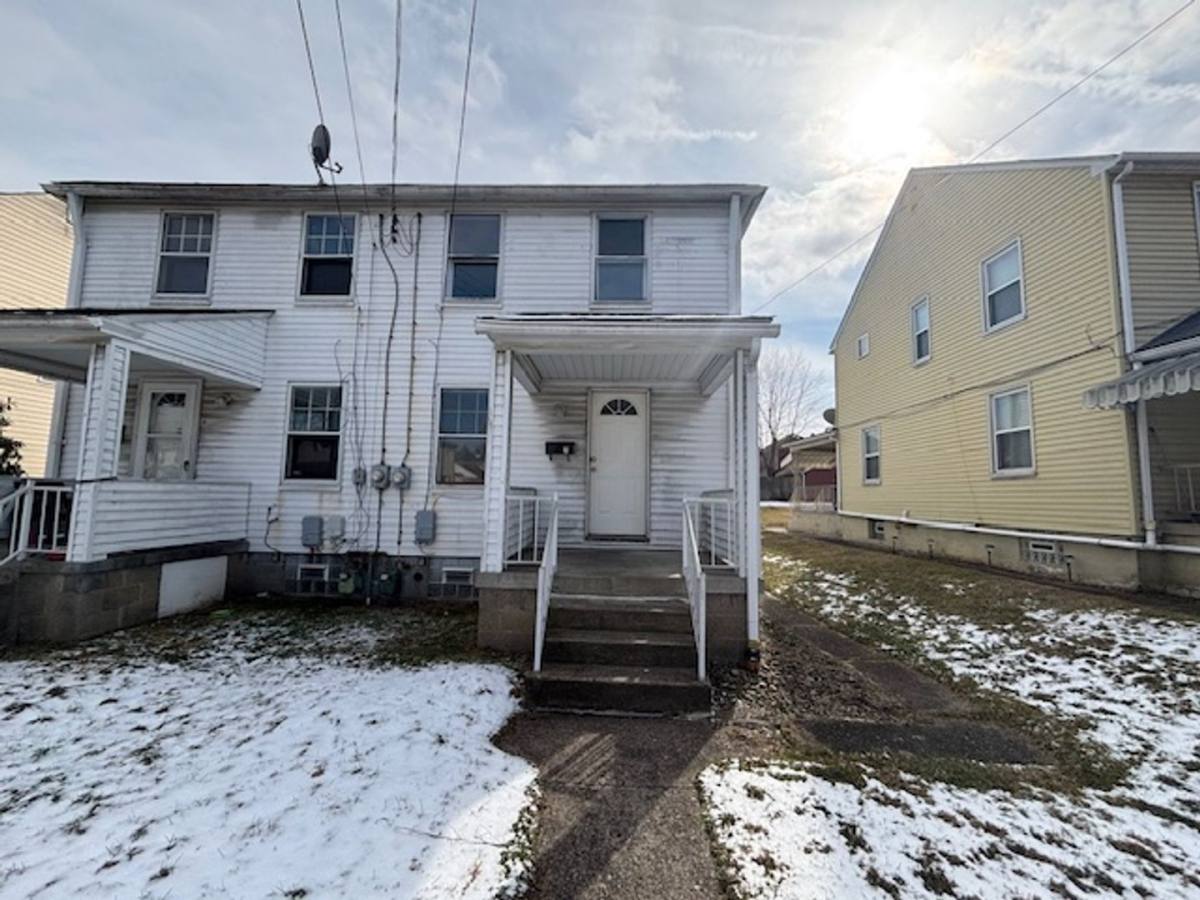 Townhouse for rent at 618 Farnsworth Ave, Clairton, PA 15025