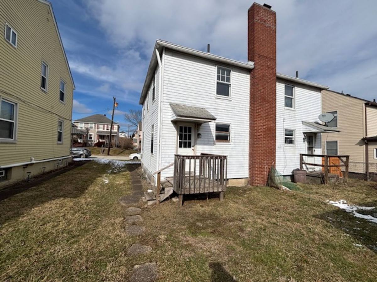 Townhouse for rent at 618 Farnsworth Ave, Clairton, PA 15025