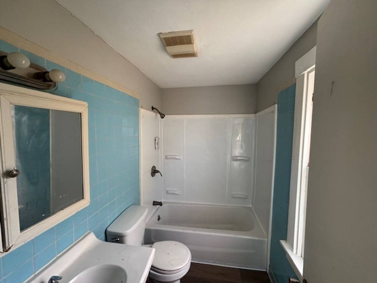 Townhouse for rent at 618 Farnsworth Ave, Clairton, PA 15025