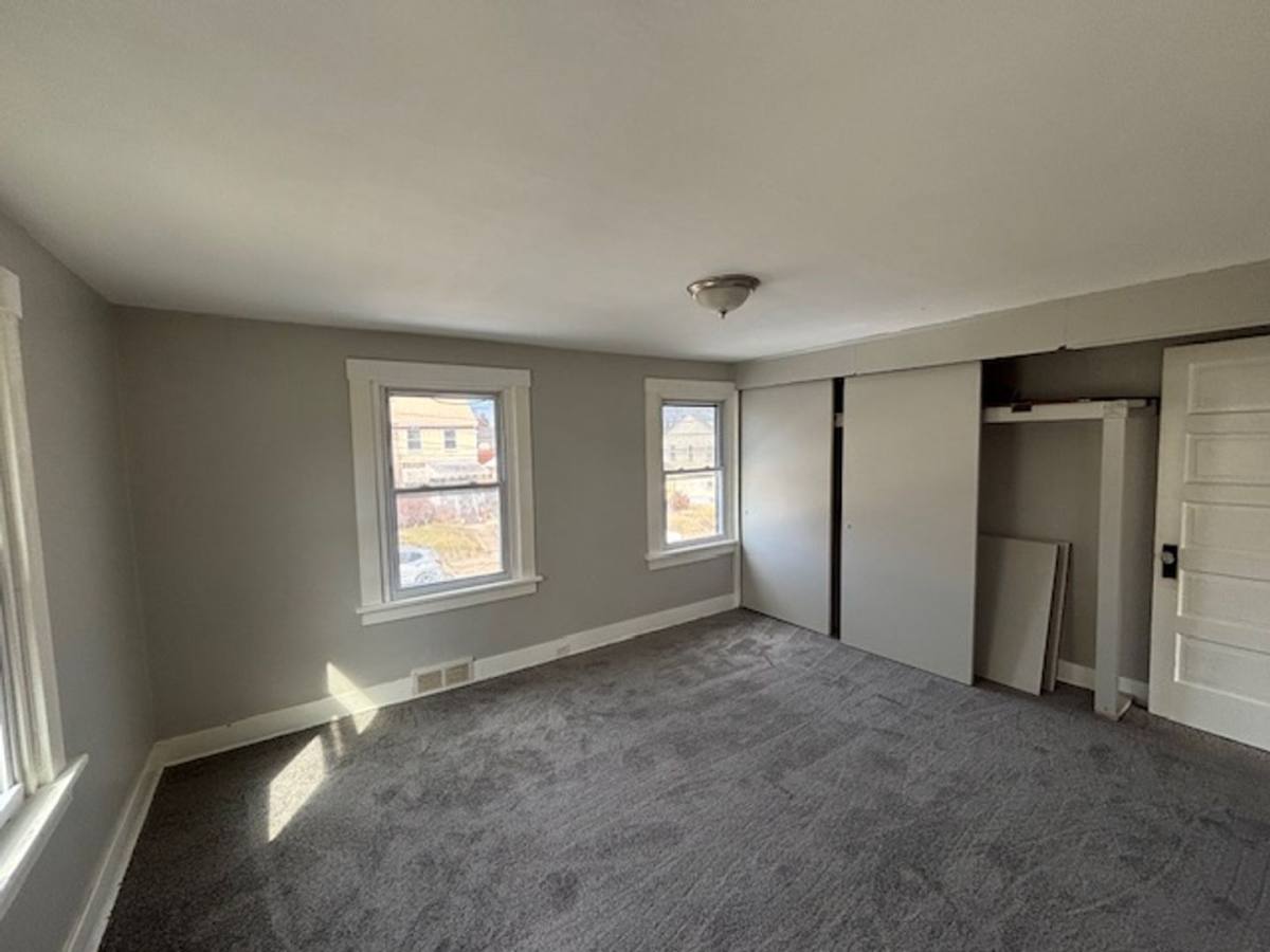 Townhouse for rent at 618 Farnsworth Ave, Clairton, PA 15025