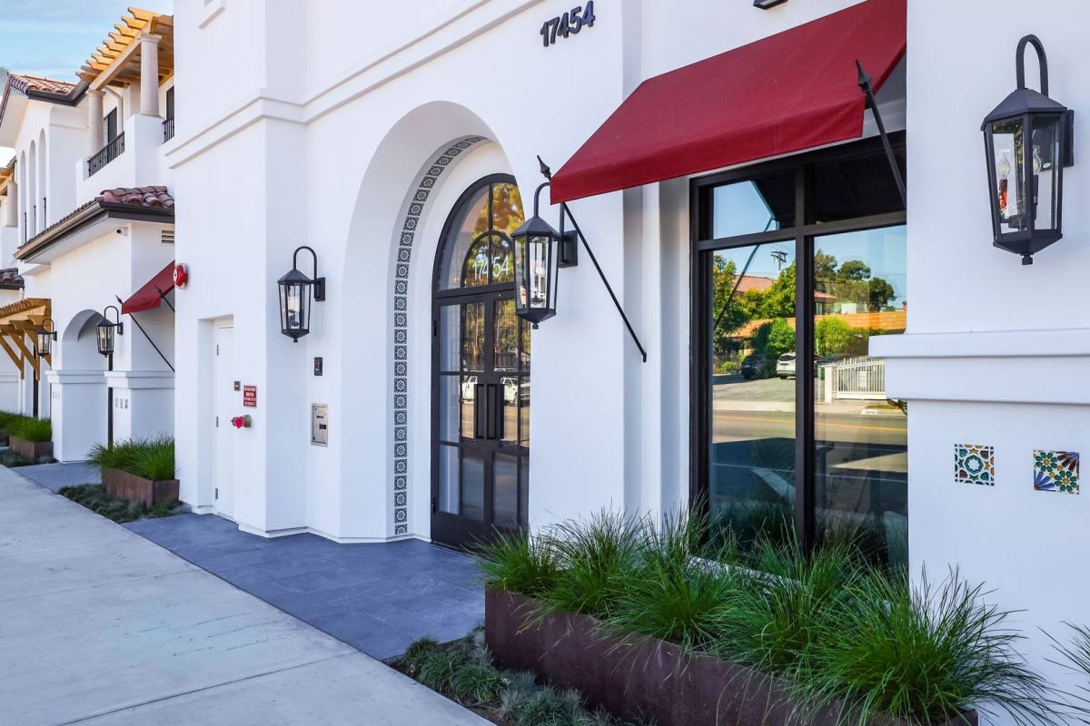 Apartment for rent at 17454 Chatsworth St, Granada Hills, CA 91344