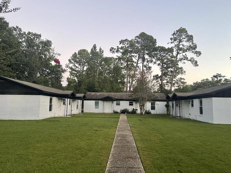 Apartment for rent at 18272 Sidney Ave #4, Robertsdale, AL 36567