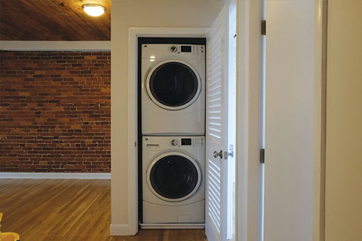 House for rent at 162 Broodway, Somerville, MA 02145