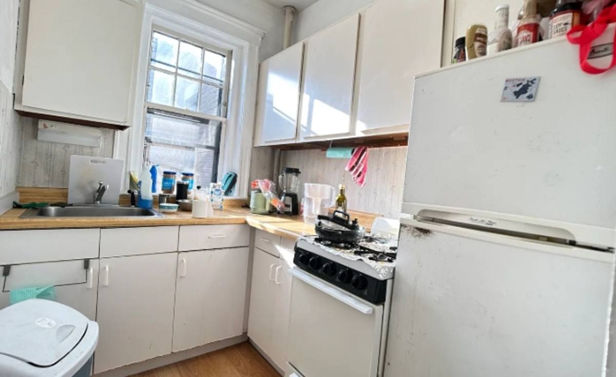 House for rent at 162 Broodway, Somerville, MA 02145