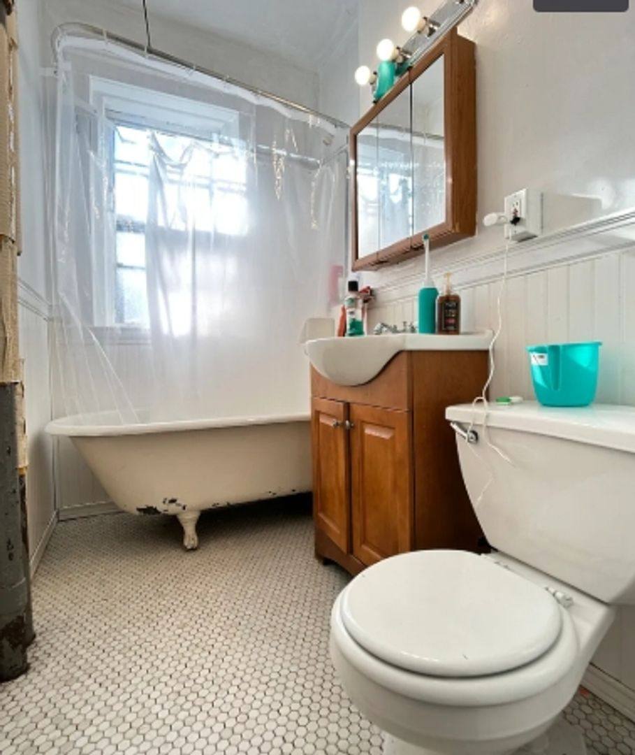 House for rent at 162 Broodway, Somerville, MA 02145