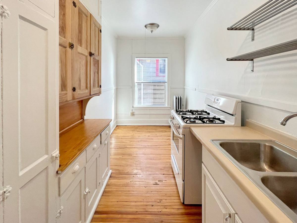 Apartment for rent at 616 Lincoln Ave, Saint Paul, MN 55102