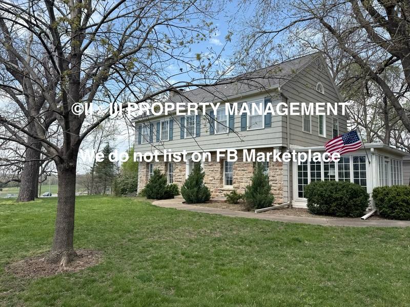 House for rent at 1314 W Red Bridge Rd, Kansas City, MO 64114