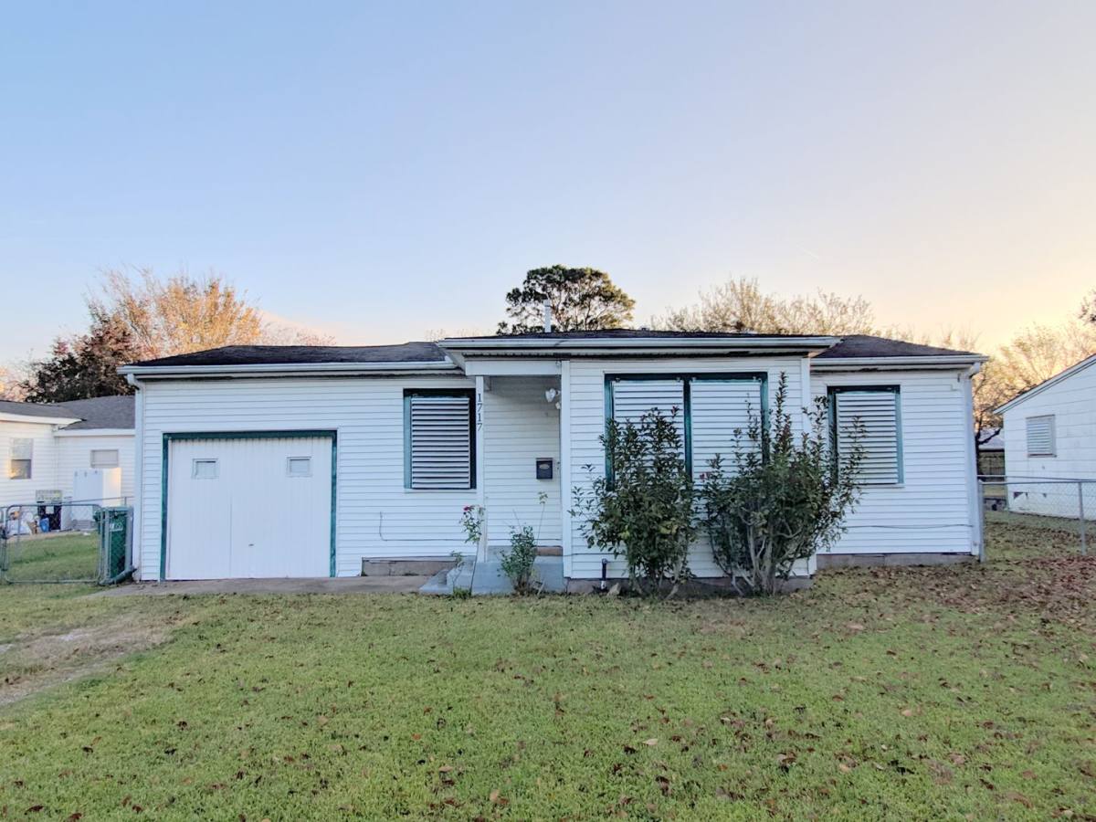 House for rent at 1717 Hawthorne St, La Marque, TX 77568