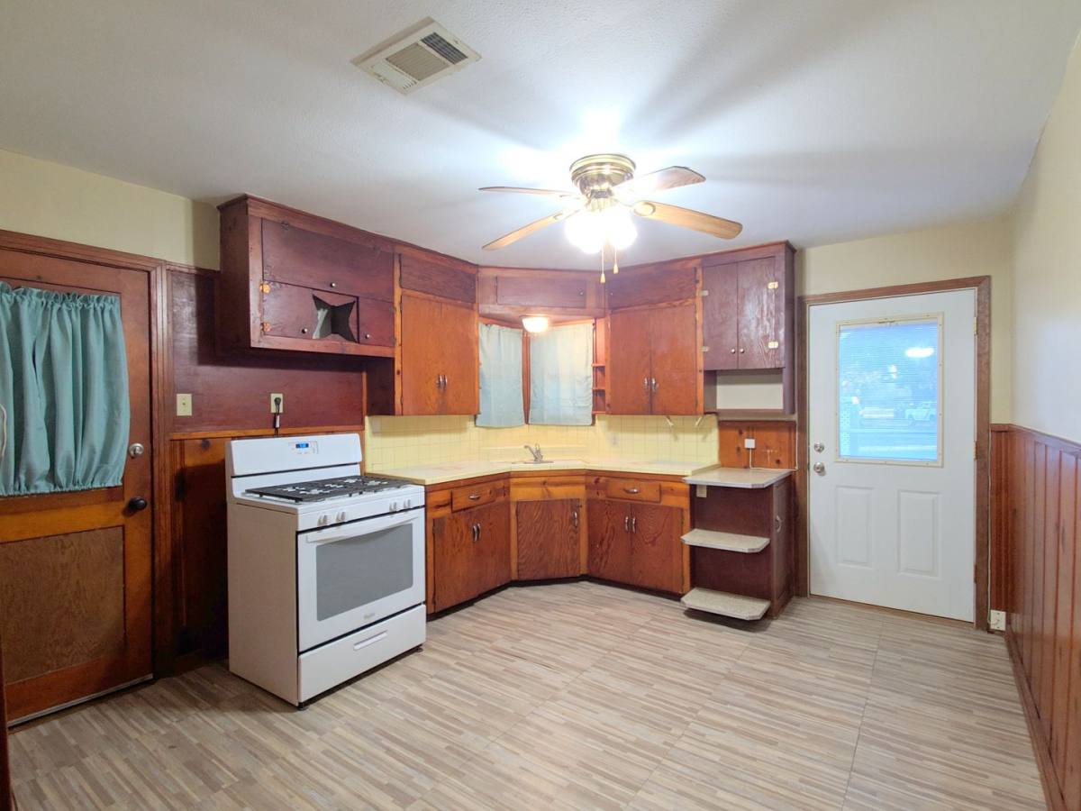House for rent at 1717 Hawthorne St, La Marque, TX 77568