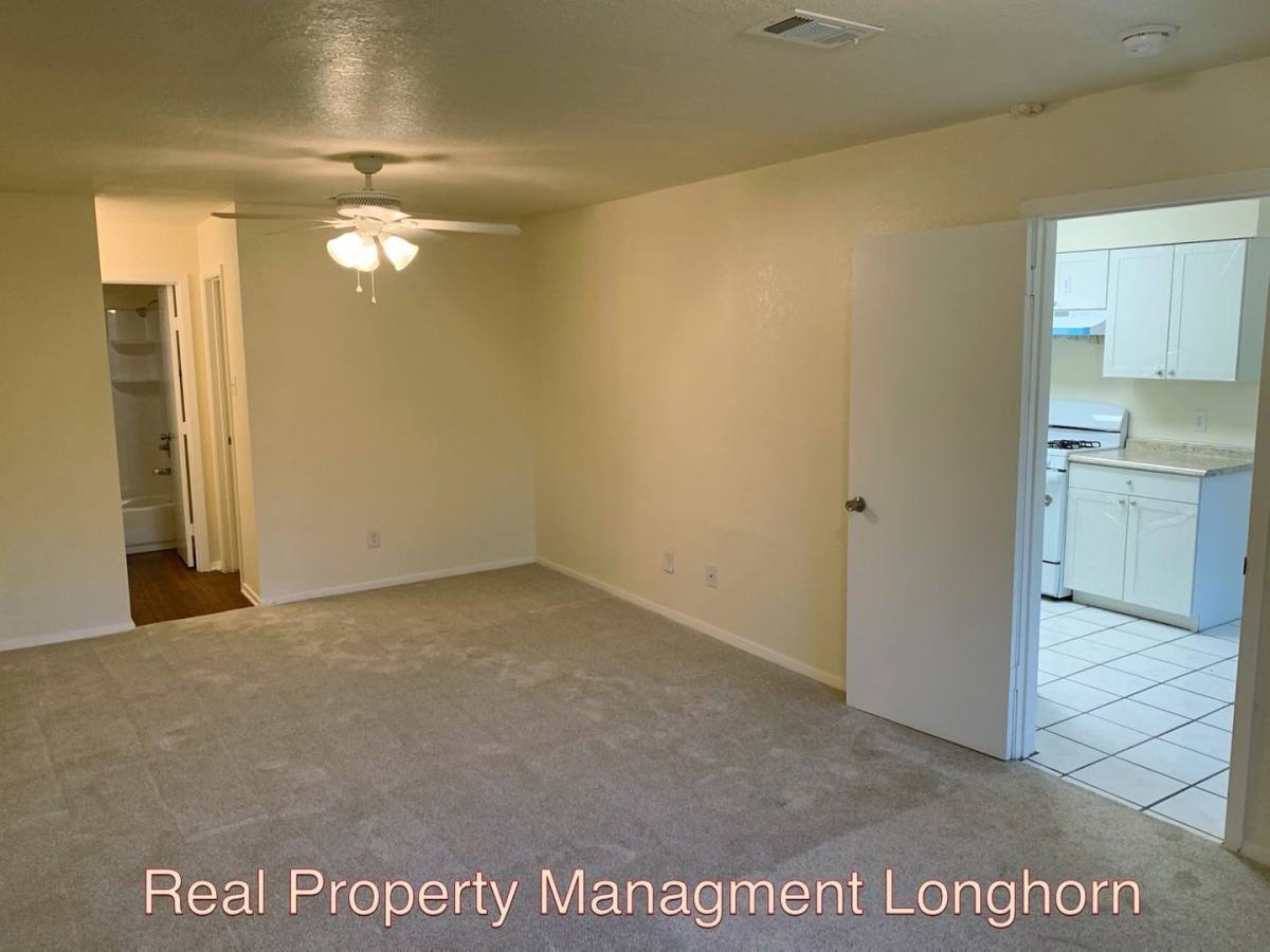 House for rent at 212 Rockcrest Ave, Georgetown, TX 78628