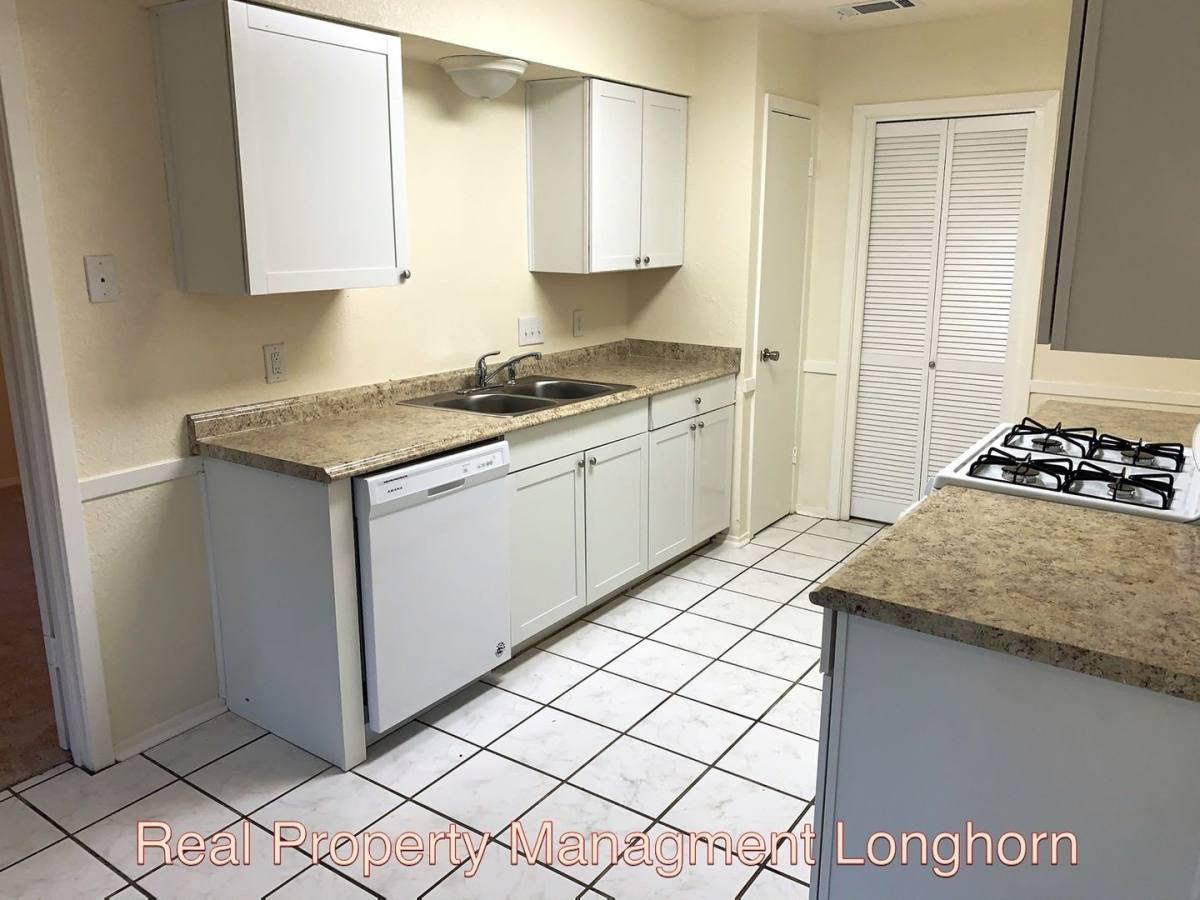 House for rent at 212 Rockcrest Ave, Georgetown, TX 78628