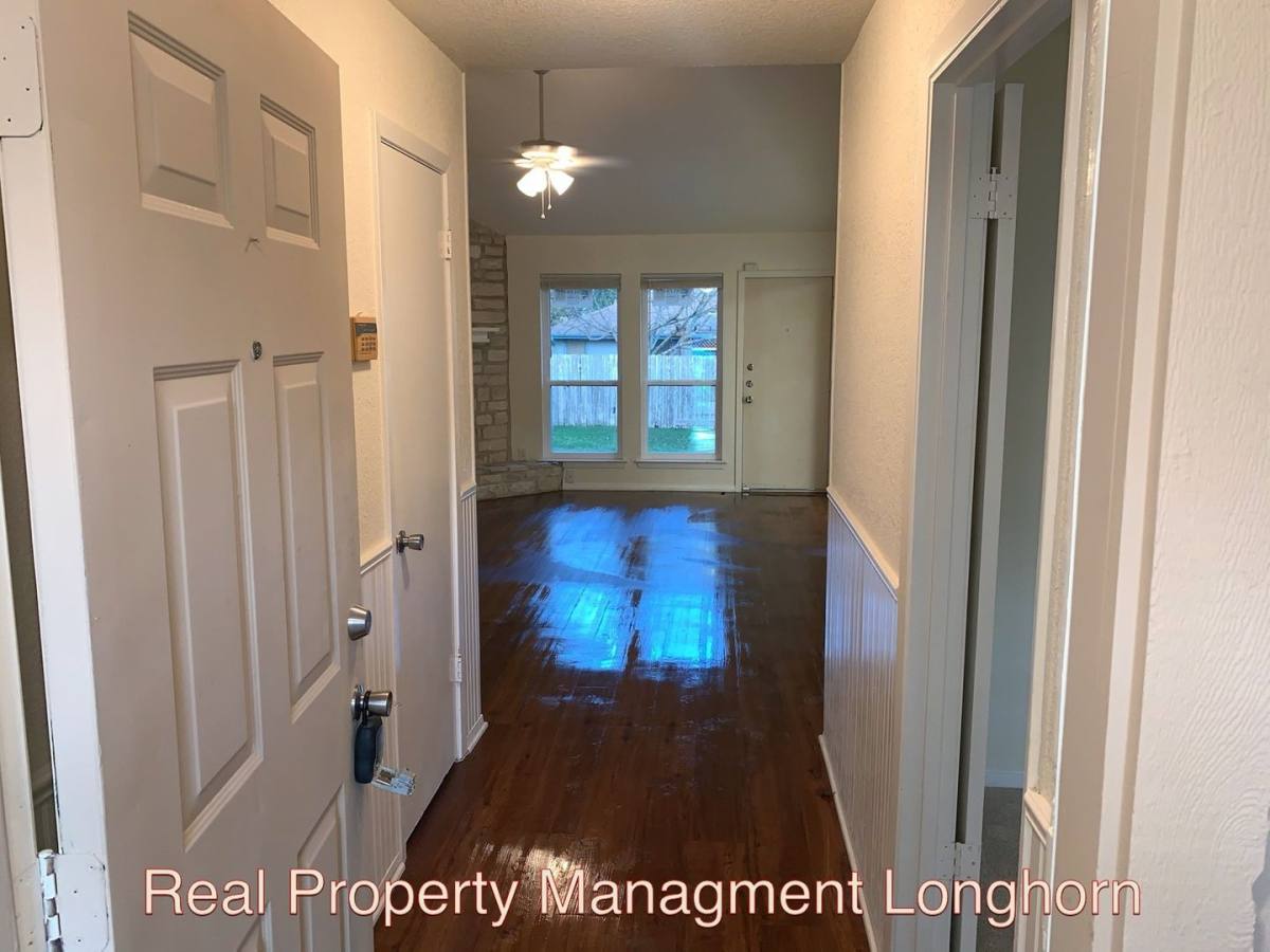 House for rent at 212 Rockcrest Ave, Georgetown, TX 78628
