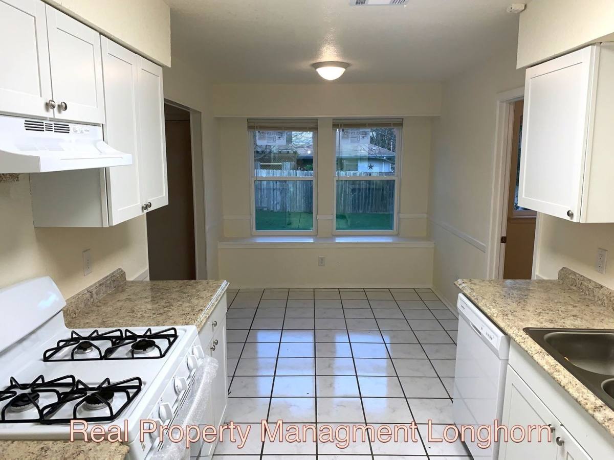 House for rent at 212 Rockcrest Ave, Georgetown, TX 78628