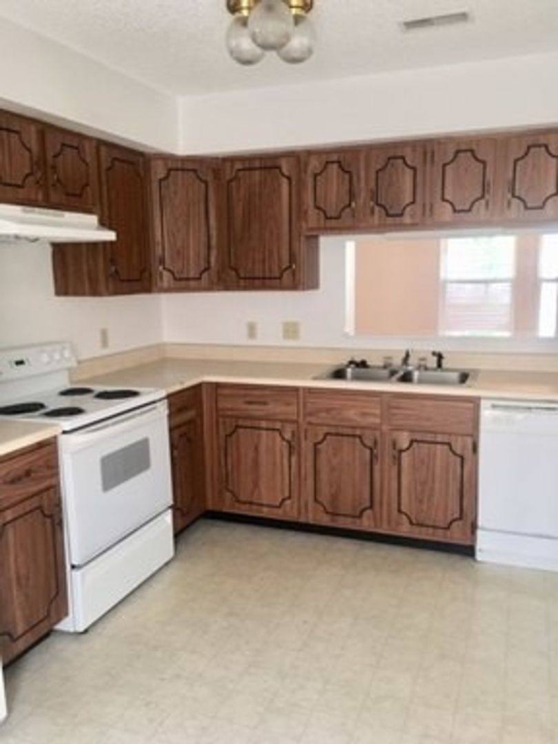 Apartment for rent at 116 Faulkner Circle, Saint Robert, MO 65584