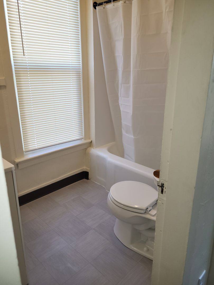 Apartment for rent at 806 Dousman, Green Bay, WI 54303