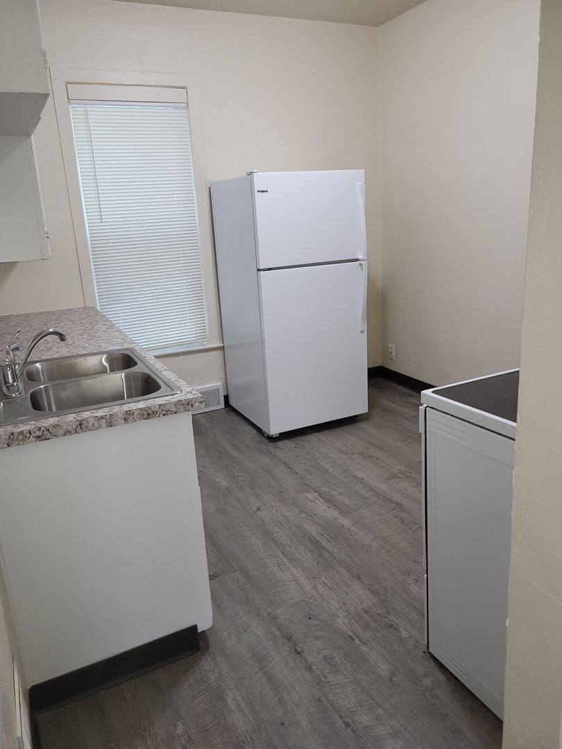 Apartment for rent at 806 Dousman, Green Bay, WI 54303
