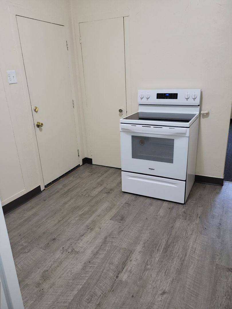 Apartment for rent at 806 Dousman, Green Bay, WI 54303