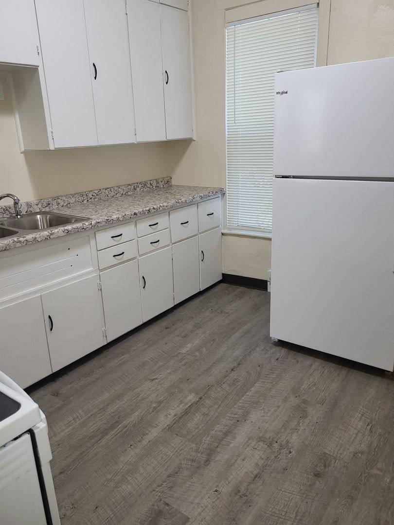 Apartment for rent at 806 Dousman, Green Bay, WI 54303