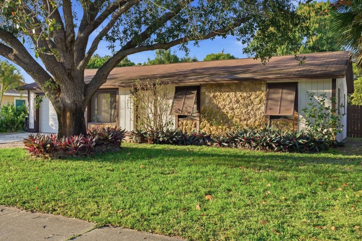 House for rent at 2545 Conroy Dr, West Palm Beach, FL 33403