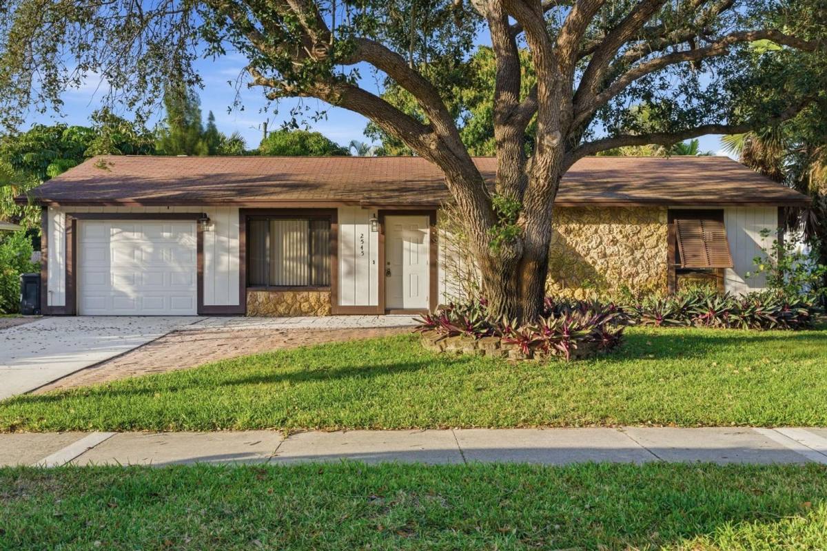 House for rent at 2545 Conroy Dr, West Palm Beach, FL 33403
