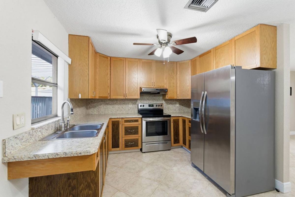 House for rent at 2545 Conroy Dr, West Palm Beach, FL 33403