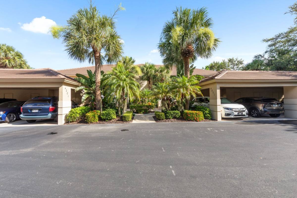 Apartment for rent at 4201 Sawgrass Point Dr, Bonita Springs, FL 34135