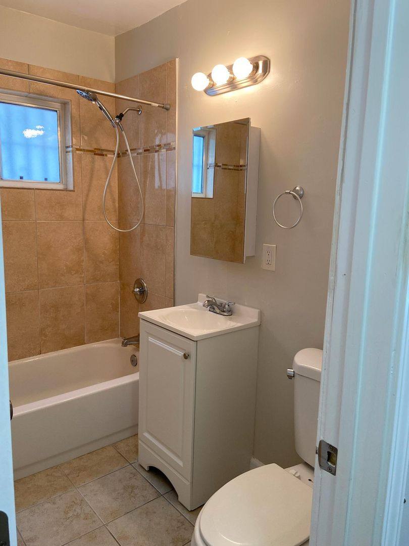 Apartment for rent at 850 W 95th St, Los Angeles, CA 90044