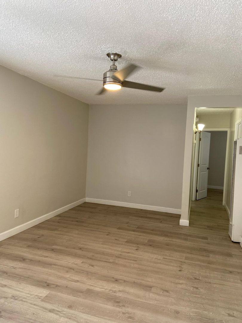 Apartment for rent at 850 W 95th St, Los Angeles, CA 90044
